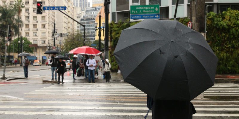 Domingo de eleição terá pancadas de chuva em boa parte do país