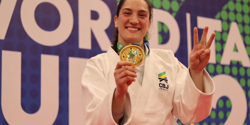Mayra Aguiar faz história ao conquistar tricampeonato mundial de judô