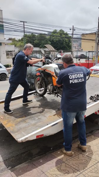 ‘VR em Ordem’ remove 19 veículos com irregularidades das ruas de Volta Redonda