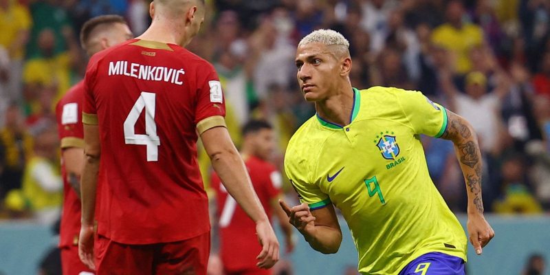 Richarlison decide e Brasil inicia Copa com vitória sobre a Sérvia