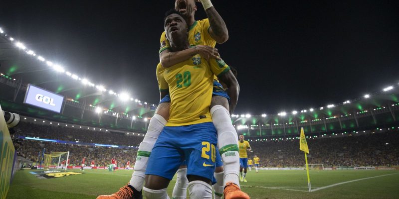 Tite opta por Vinícius Júnior para estreia do Brasil na Copa