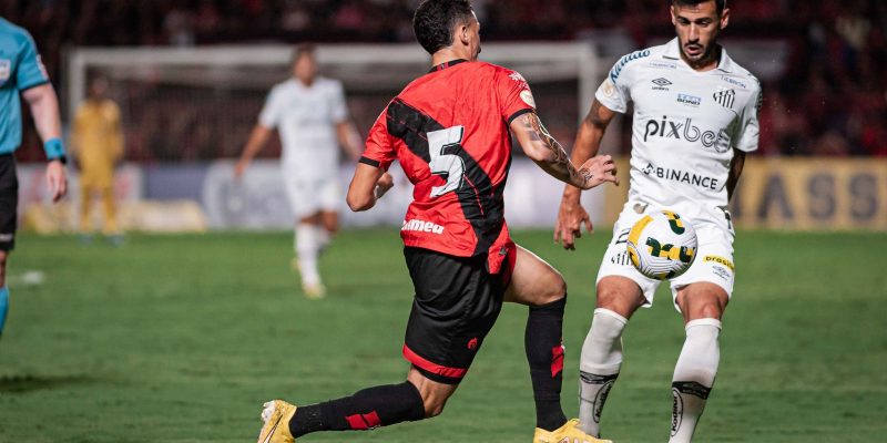 Santos derrota Atlético-GO e garante permanência na Série A