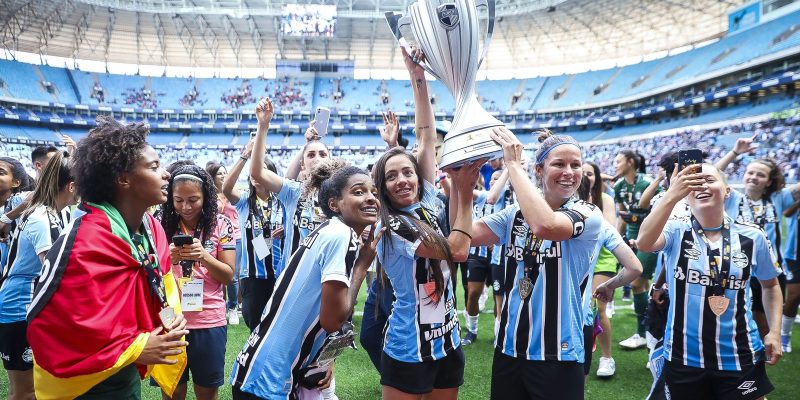 Grêmio e Botafogo superam rivais e conquistam Estaduais femininos