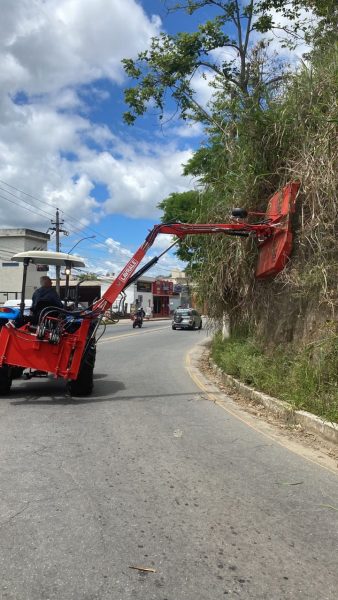 Infraestrutura inicia manutenção e limpeza com novos equipamentos em Volta Redonda