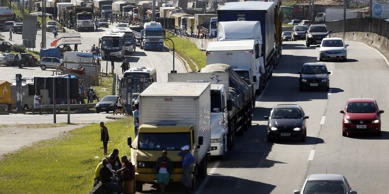 Estradas federais têm 11 interdições e sete bloqueios, diz PRF
