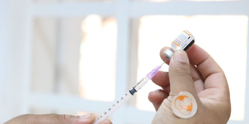 Rio começa a vacinar bebês com comorbidades contra a covid-19