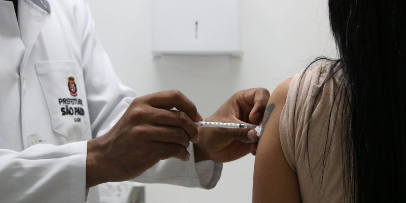 Covid-19: Brasil registra 1.077 casos e 6 mortes em 24 horas