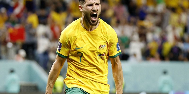 Austrália bate Dinamarca e volta às oitavas de uma Copa após 16 anos