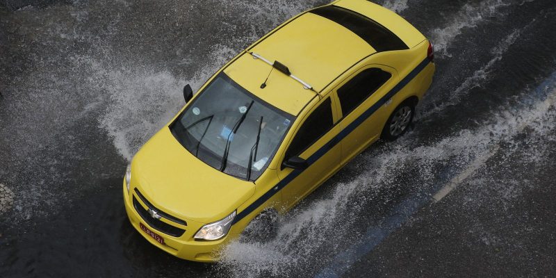 Chuva de granizo e temporal atingem o Rio de Janeiro