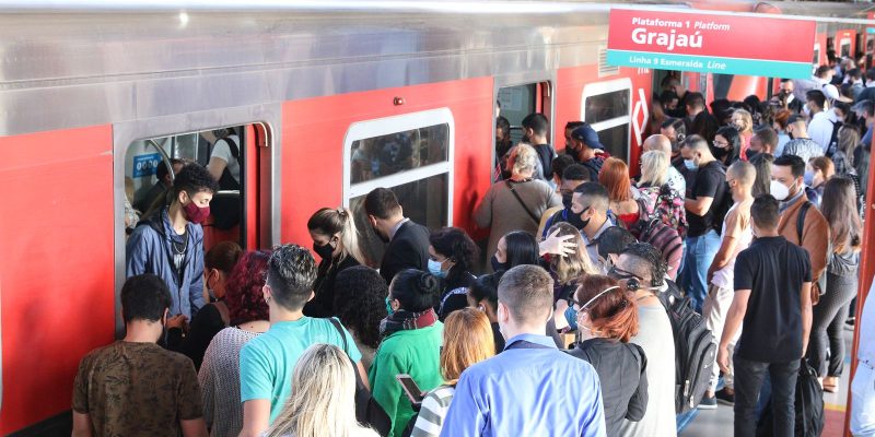 Máscaras voltam a ser obrigatórias no transporte público de São Paulo