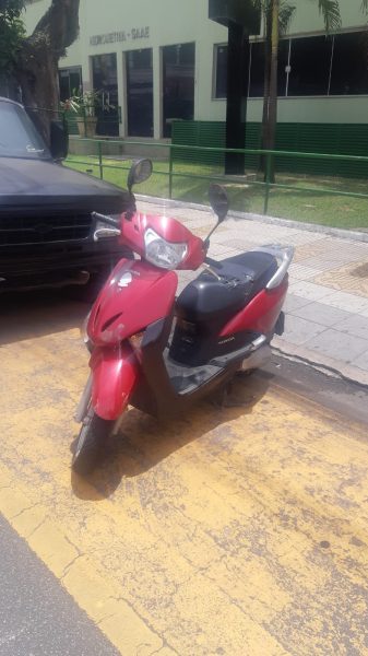 'VR em Ordem': motociclista embriagada e com veículo irregular é presa