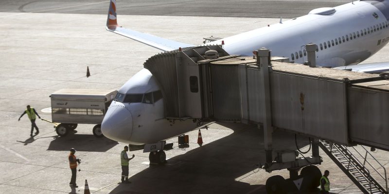 Aeroportos e rodovias com movimentação intensa neste sábado