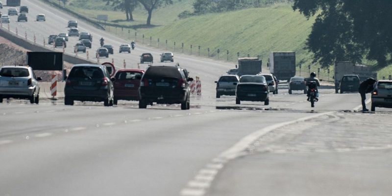 Motorista encontra lentidão em rodovias paulistas nesta segunda-feira
