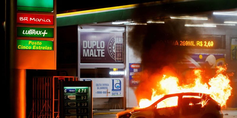 Polícia prende três suspeitos de ato de vandalismo em Brasília