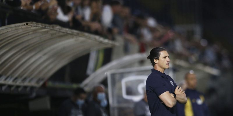 Vasco anuncia técnico Maurício Barbieri