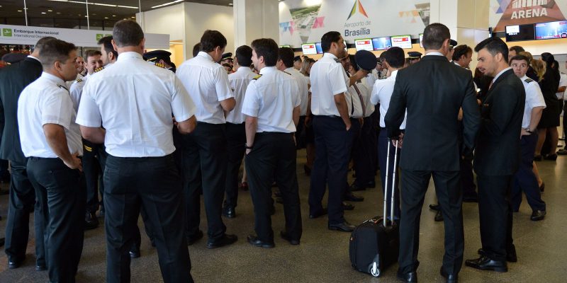Aeronautas aprovam proposta de empresas e encerram greve