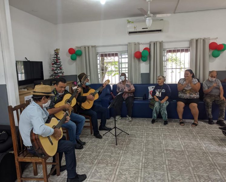 Asilos e Centros Dias de Volta Redonda recebem o projeto Arena da Viola
