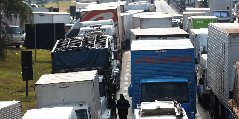 Rodovia dos Imigrantes tem grande congestionamento no sentido litoral