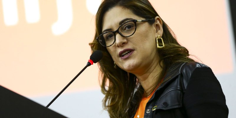 Valorizar idosos é condição para avanço da sociedade, diz ministra