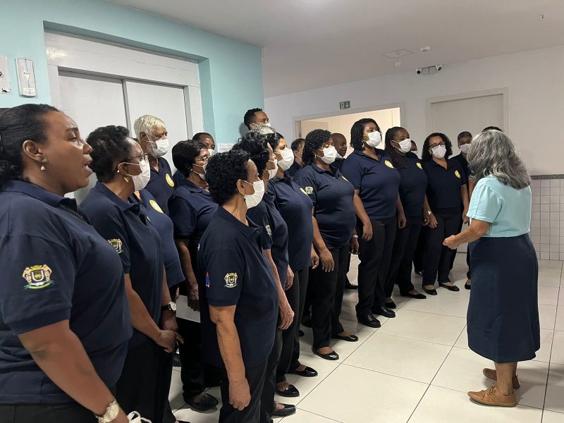 Hospital do Retiro recebe Coral Municipal de Volta Redonda para apresentação de Natal