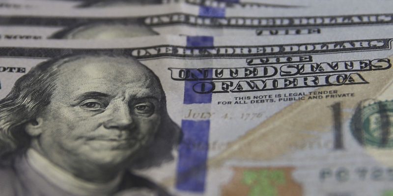 Dólar fecha em leve alta em meio a incertezas sobre PEC da Transição