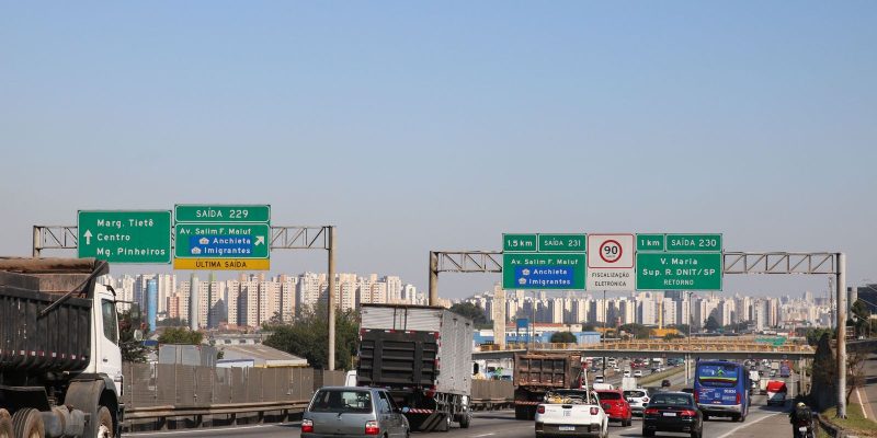 SP: 2,2 milhões de veículos devem deixar a capital no fim de ano
