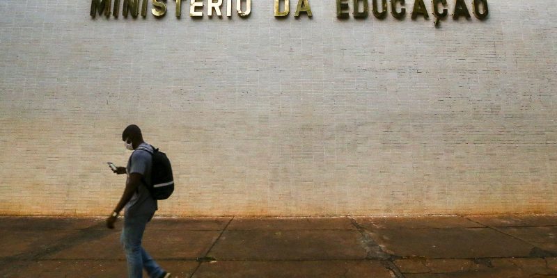 MEC revoga portaria sobre a abertura de cursos de medicina