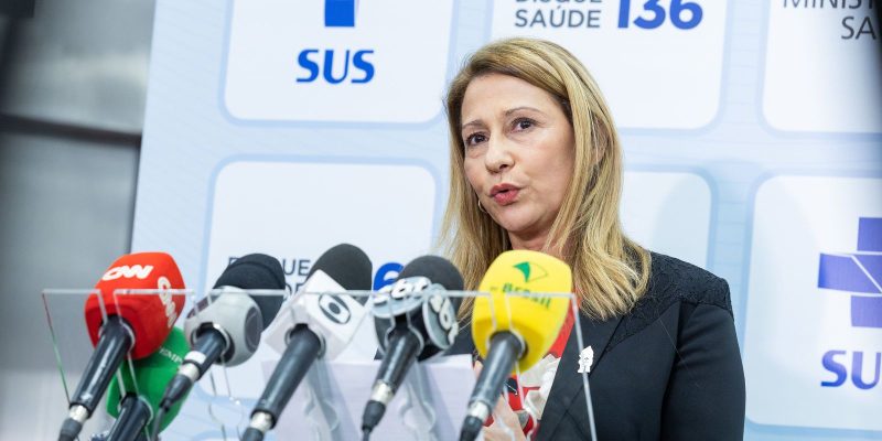 Vacinas pediátricas contra a covid-19 estão esgotadas, diz ministério