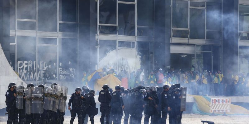 Human Rights Watch se manifesta contra atos antidemocráticos 