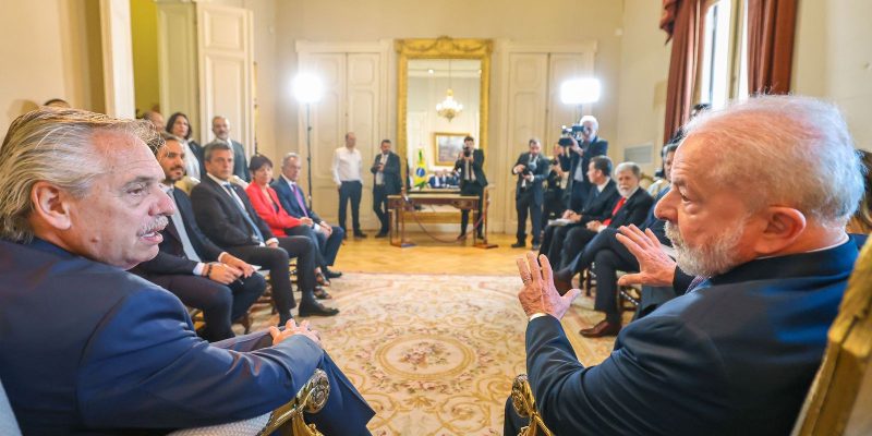Lula encerra visita à Argentina e segue para o Uruguai