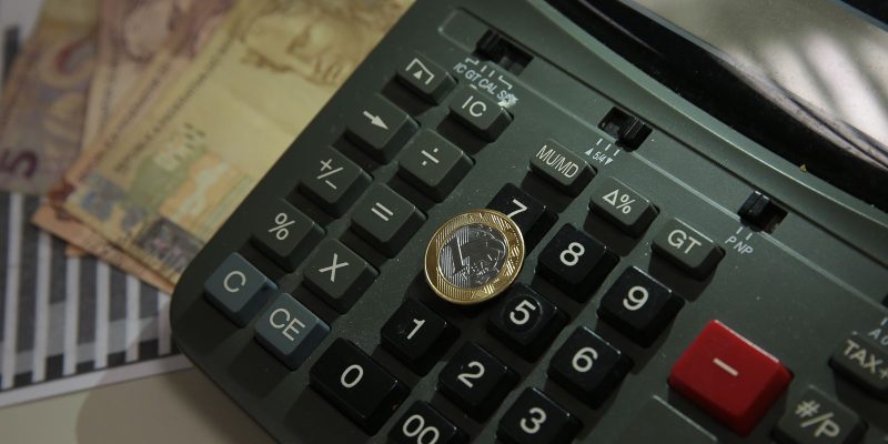 Receita paga hoje lote residual de restituição do Imposto de Renda