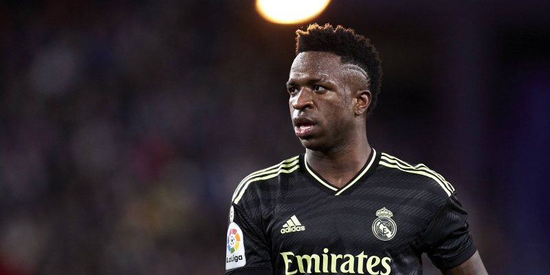 Vini Jr é alvo de provocação racista antes de clássico Real x Atlético