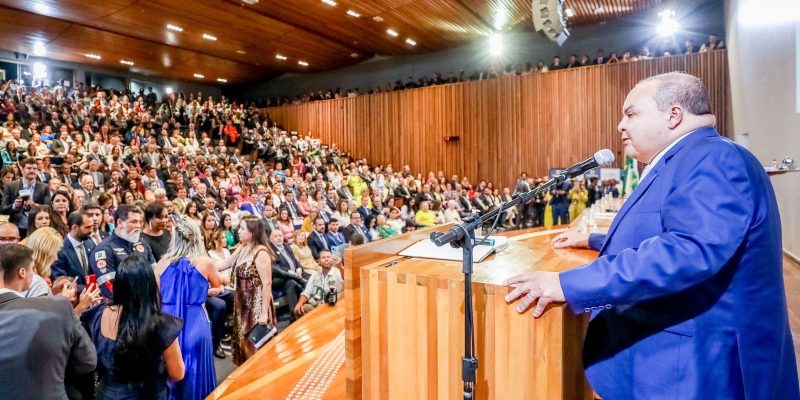 Ibaneis é reconduzido ao cargo de governador do Distrito Federal