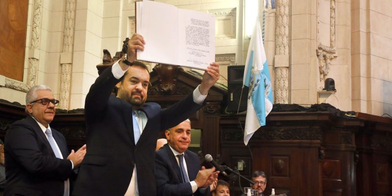 Governador do Rio toma posse e promete políticas para as mulheres