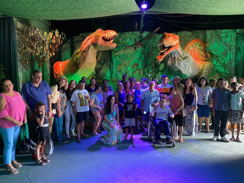 Usuários do Capd participam de experiência de volta à era dos dinossauros em Volta Redonda