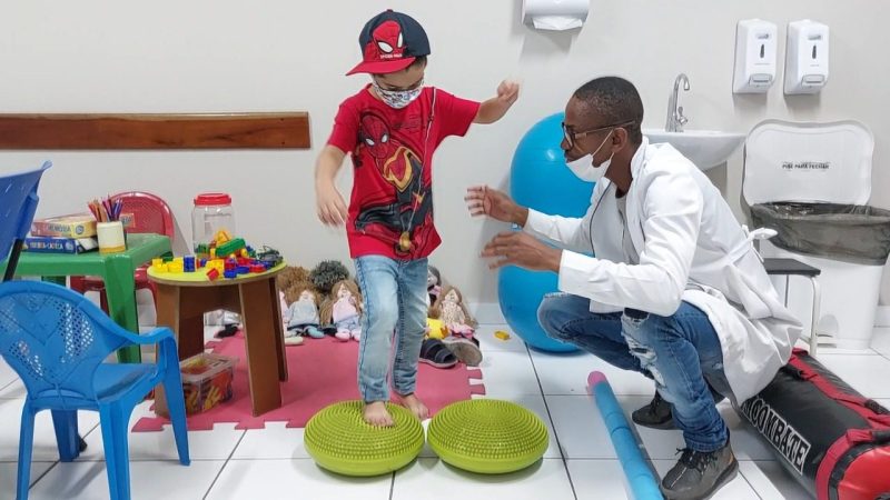 Volta Redonda: crianças com transtorno de neurodesenvolvimento apresentam evolução com projeto no Hospital do Retiro