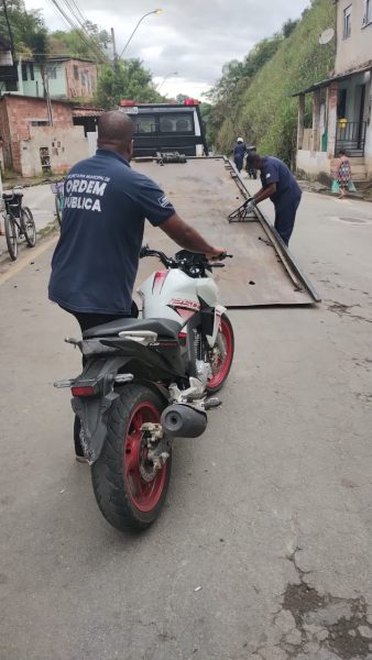 Equipe da Secretaria de Ordem Pública de Volta Redonda encontra moto com indícios de clonagem
