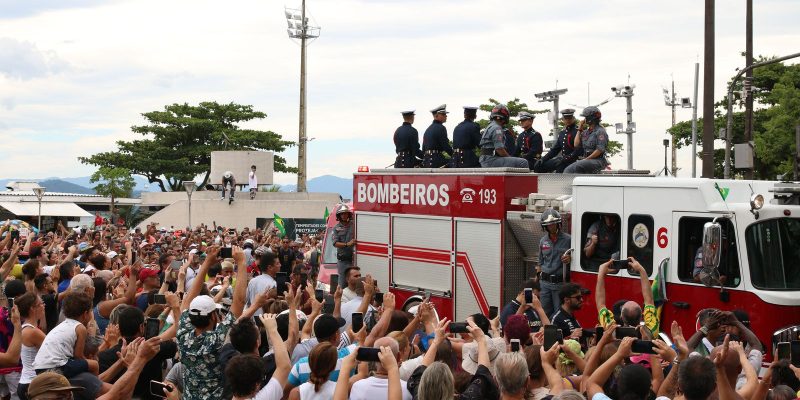 Após fim do velório, cortejo com corpo de Pelé sai por ruas de Santos| Agência Brasil