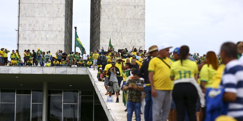 Presidente interino do Congresso convoca reunião para esta segunda