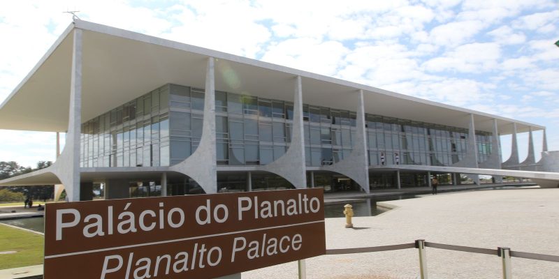 Governo faz primeira reunião ministerial nesta sexta-feira
