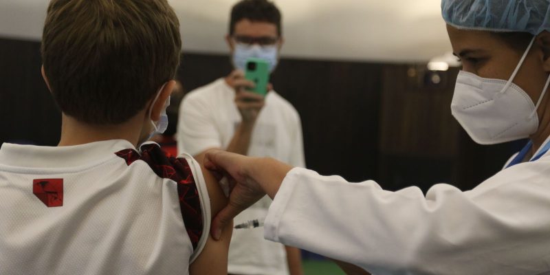Covid-19: Rio inicia reforço da vacina em crianças de 5 a 11 anos