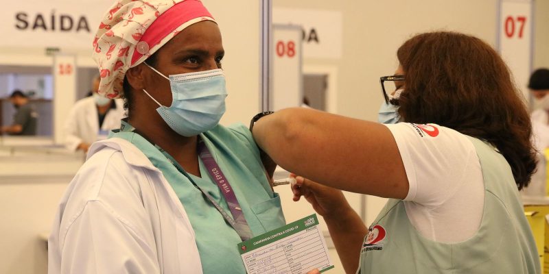 Covid-19: quase 69 milhões estão com a dose de reforço atrasada