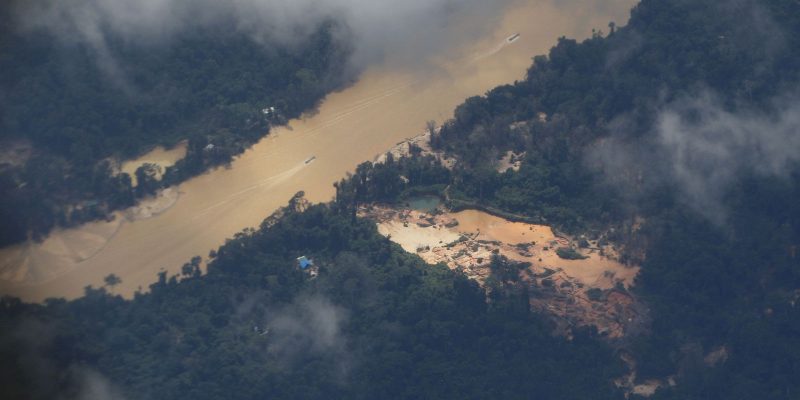 FAB reabre espaço aéreo em RR para saída espontânea de garimpeiros