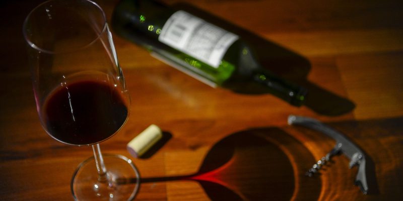 Alcoolismo: especialistas explicam como abordar quem tem dependência