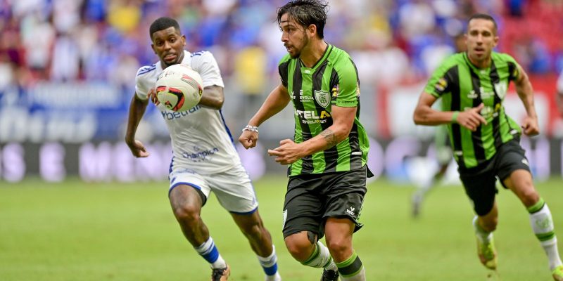 América-MG aproveita erros do Cruzeiro e vence clássico em Brasília