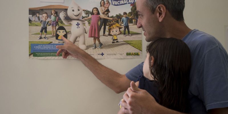 Comunicação sobre vacinas deve ser permanente, defendem especialistas
