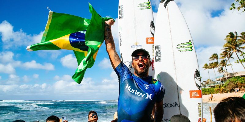 Filipinho vence etapa de Sunset Beach do circuito mundial de surfe