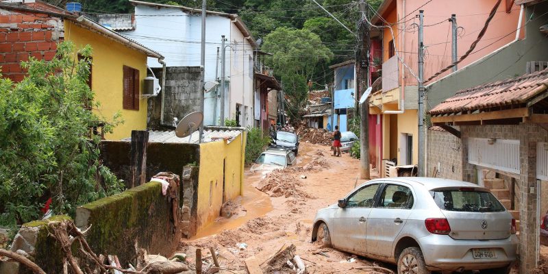 Seguradoras já resgataram 3 mil veículos no litoral norte paulista