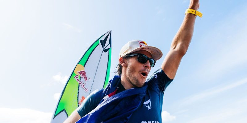 Surfe: Jack Robinson e Carissa Moore vencem em Pipeline