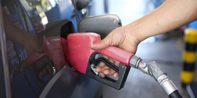 Receita confirma reoneração de gasolina e etanol no fim do mês